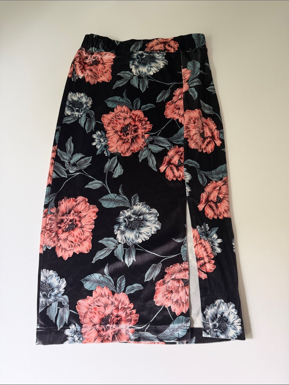 MINKPINK Women’s Black Midi Skirt with Coral and Gray Floral Print XS